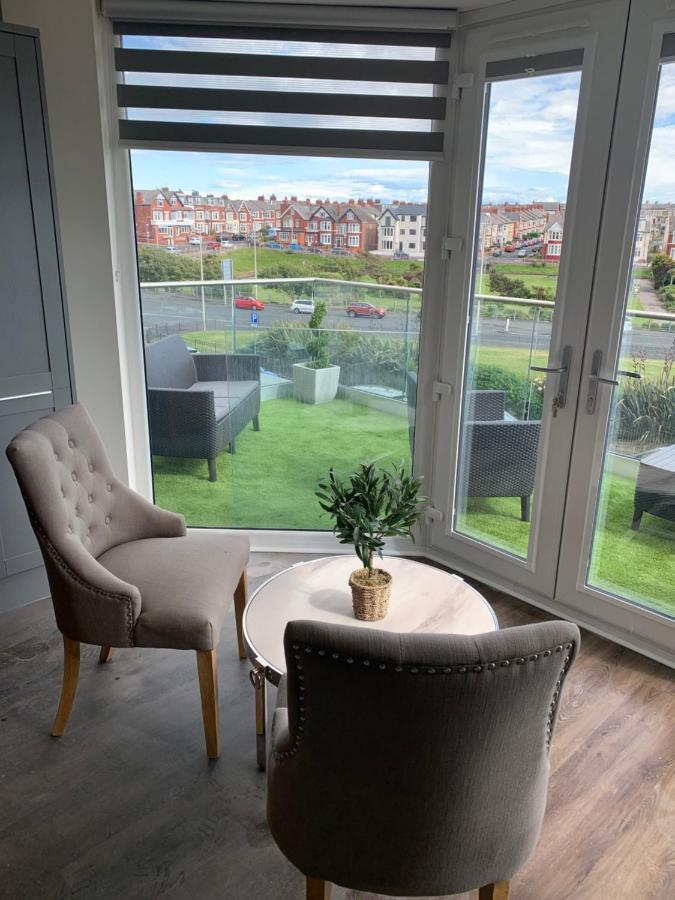 Willshaw Suites For Families Over 25 Only Blackpool Exteriör bild
